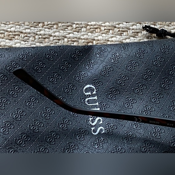 Guess sunglasses - Picture 14 of 16